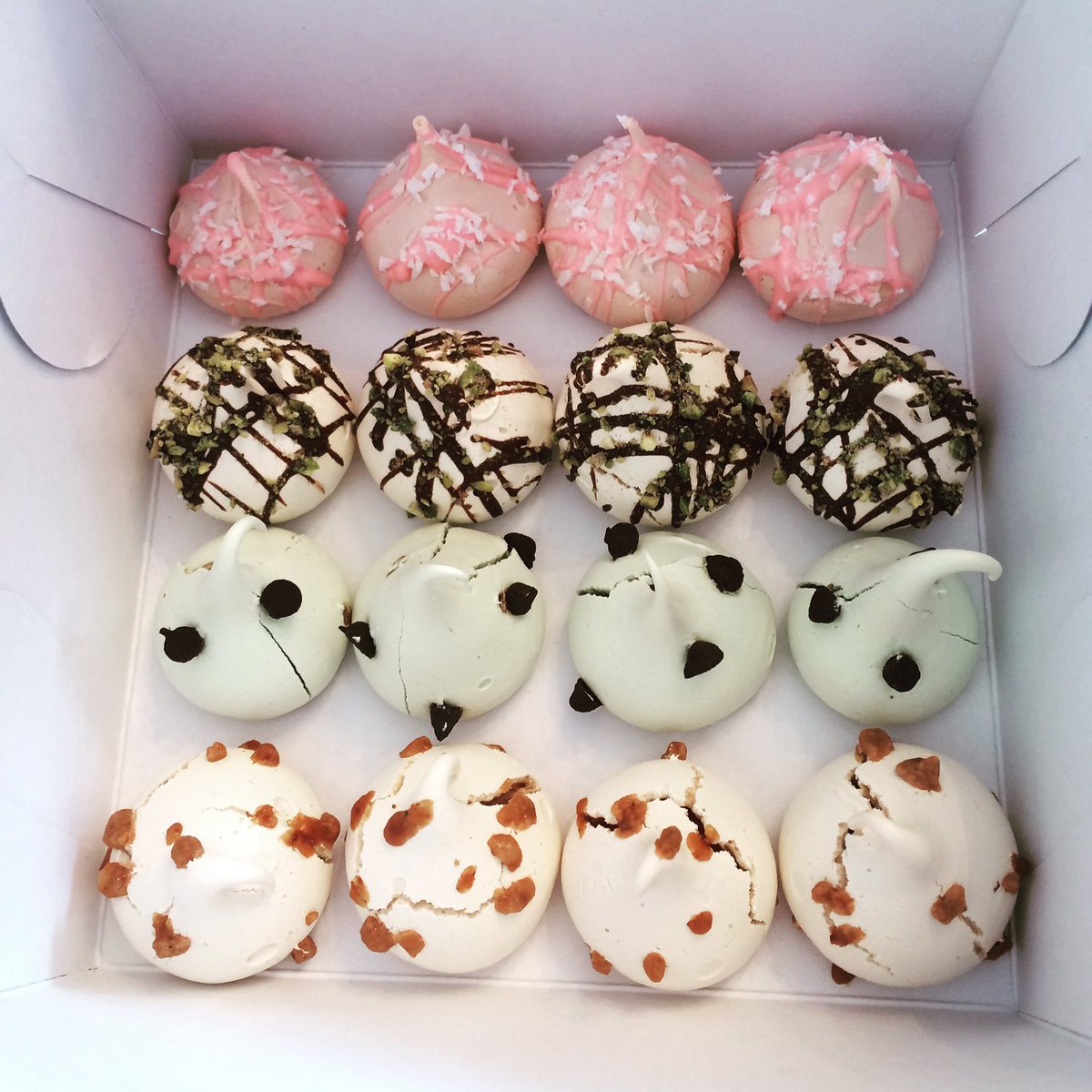 Flavoured marshmallow like cookie #meringuekisses #blogto #cravethe6ix #markhambakery #nowtoronto #yyzfoodies