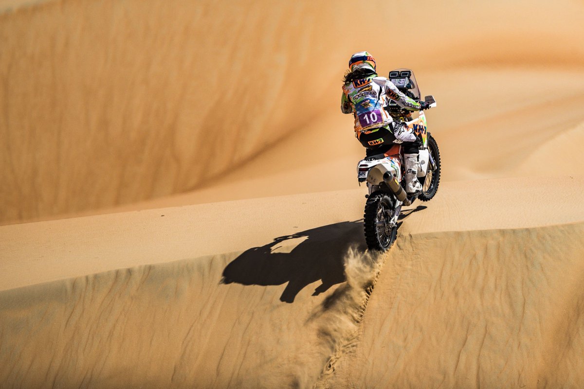 Fantástica 6ª posición final de <a href="/LaiaSanz_/">Laia Sanz</a> en el <a href="/AD_DsrtChallnG/">AD Desert Challenge</a>! La mejor manera de empezar el camino al <a href="/dakar/">DAKAR RALLY</a>