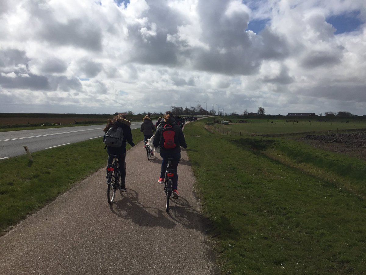 meneerkant's tweet photo. Door de harde wind naar de boot die ons weer naar het vaste land zal brengen #kamptexel T3 @KWCCulemborg https://t.co/WizpWC1McJ