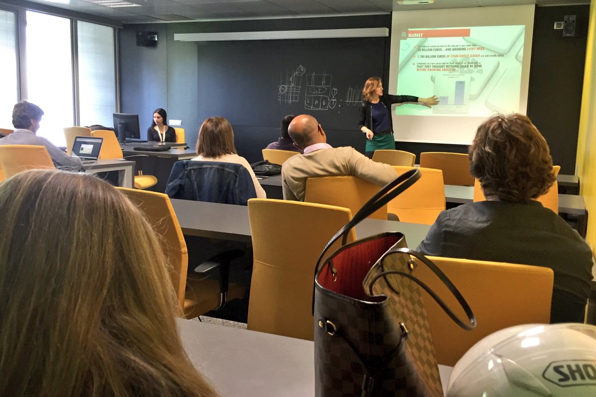 LaSalleTechnova's tweet photo. Crecimiento del 350% en el último año de @redpoints_sol. @Lurquizu nos lo explica #technovaNetworking https://t.co/E5iab6wi4V