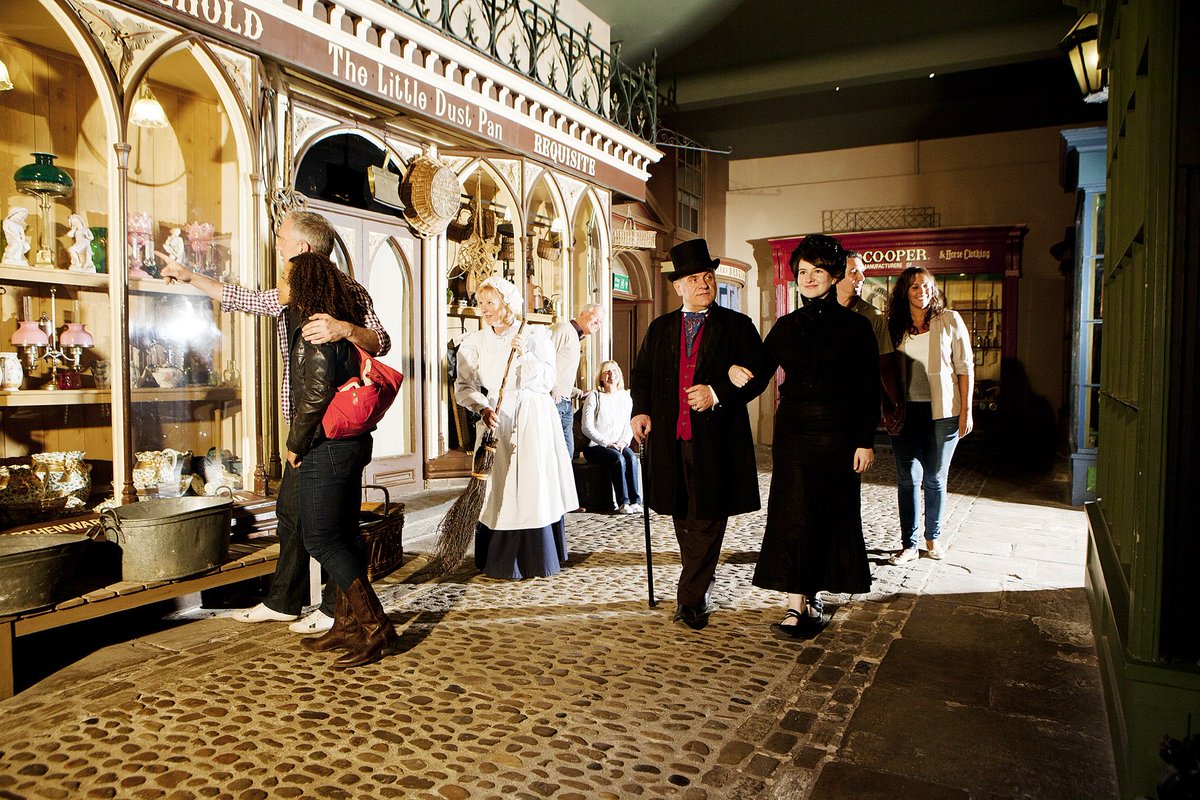 VisitBritain's tweet photo. At York Castle Museum you can really step back in time and walk along a Victorian street!  https://t.co/vgLJ22pAIK https://t.co/WY0IV3jlGt