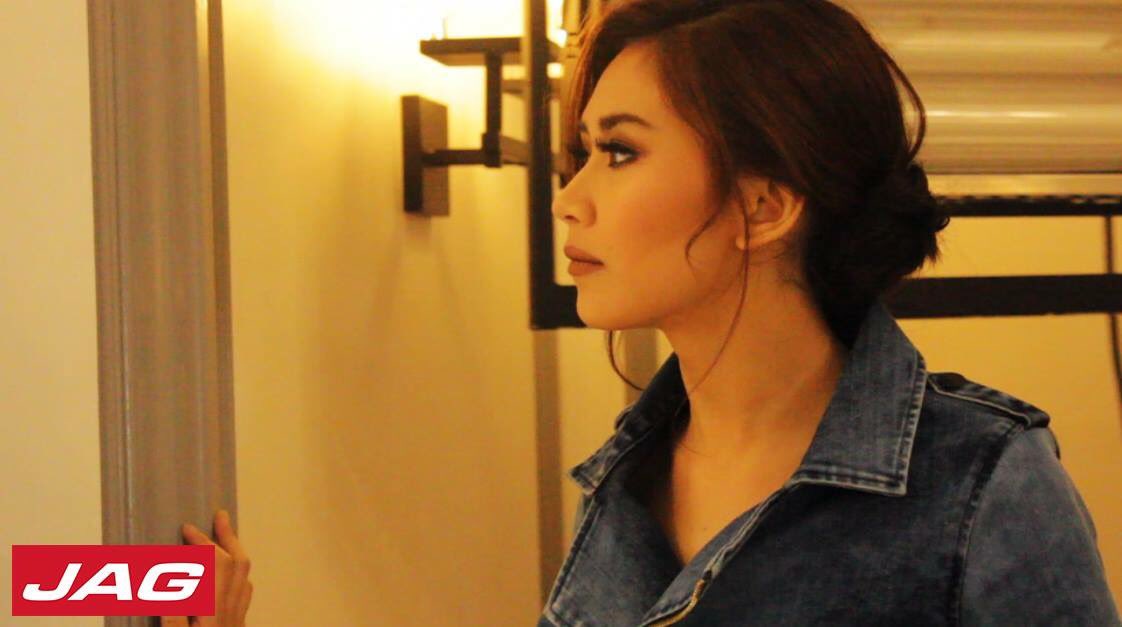 JagJeans76's tweet photo. Try not to be mesmerized with Sarah G's striking side profile. #jagjeans #jagjeansph #sarahageronimo https://t.co/XaY2Z9BJjv