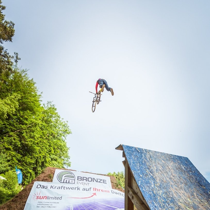 MarkusTimoBaur's tweet photo. #dirtjump #slopestyle #crankworx #contest #xgames #fmbworldtour #fise #freestyle #mtb #dirtjumpcontest #dirtcontest https://t.co/RIQE9bawAr