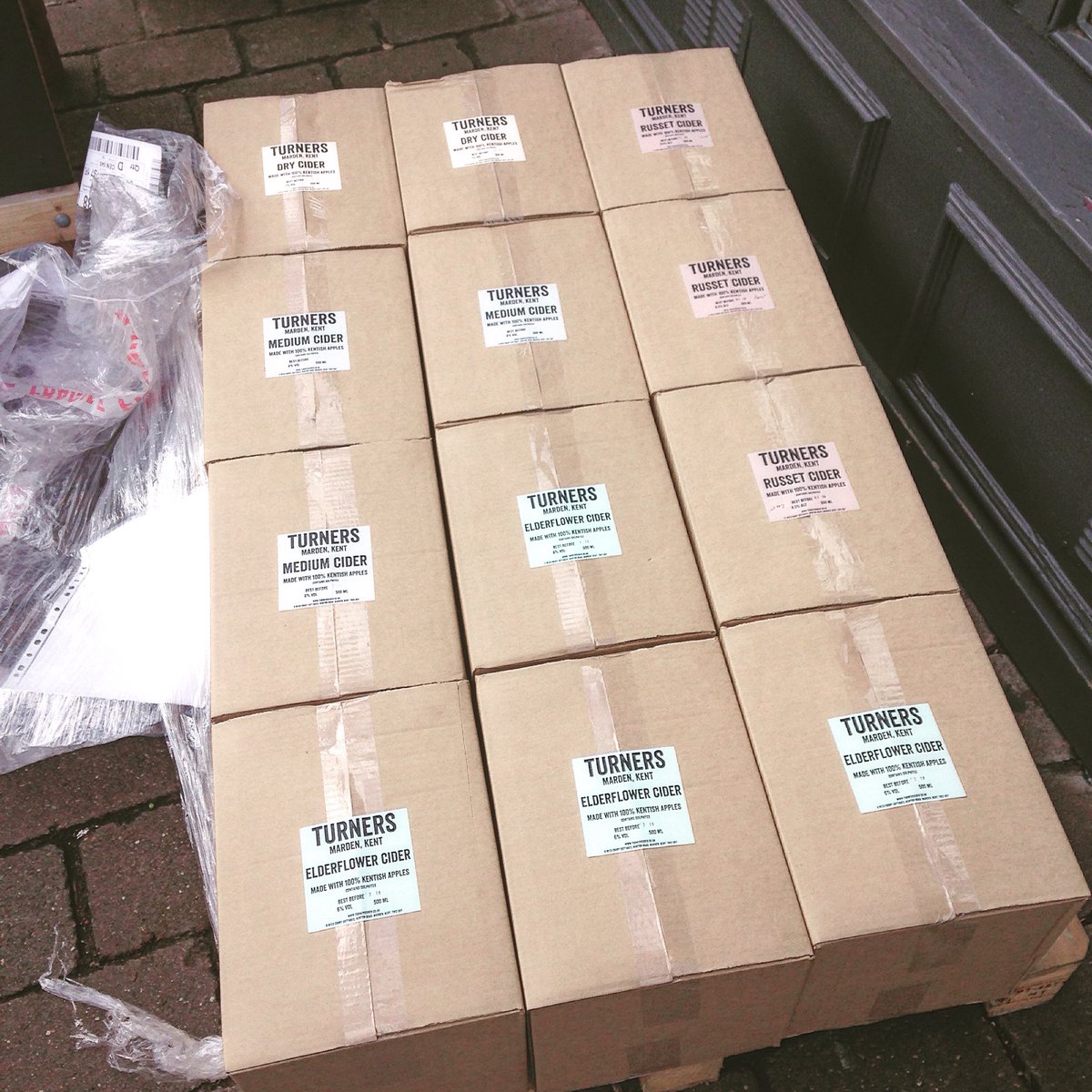 TurnersBeer's tweet photo. Turners to Turners. Kent to Sheffield. More wonderful Ciders have arrived from @turners_cider #qualitycider 🍏 https://t.co/7pYRlCg4KY