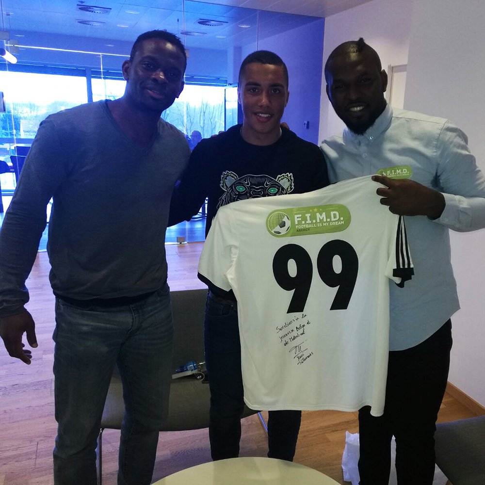 rscanderlecht's tweet photo. Louis Saha, Ernest Eboué &amp; Youri Tielemans before their visit in Molenbeek #RSCA #foundation #footballismydream https://t.co/Pm7fWKvxZF