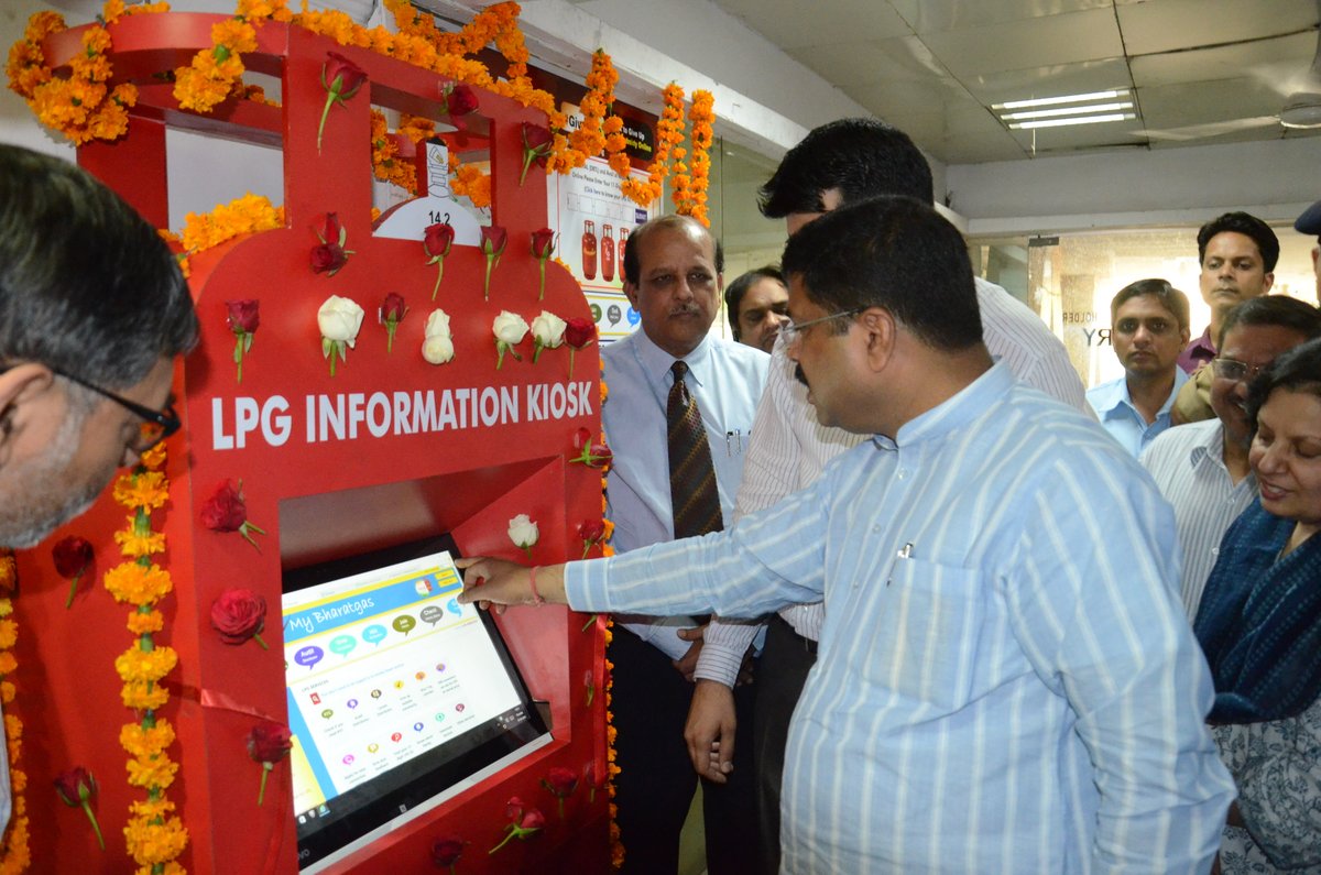 dpradhanbjp's tweet photo. Inaugurated a Touch-screen based  LPG Information Kiosk at Shastri Bhawan, New Delhi. #TransformingIndia https://t.co/QpVC2ldThw