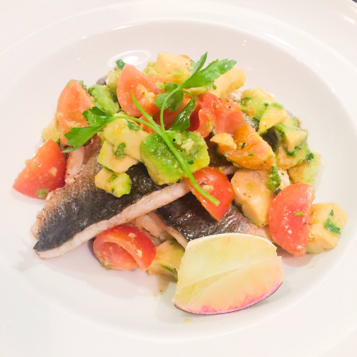 dance2eat's tweet photo. #GrilledSeaBass #SeaBass #CherryTomatoes #Avocado #PotatoRosti #Rรถsti @BillsRestaurant #Battersea #London #Dance2Eat https://t.co/YHzr6FbcnE