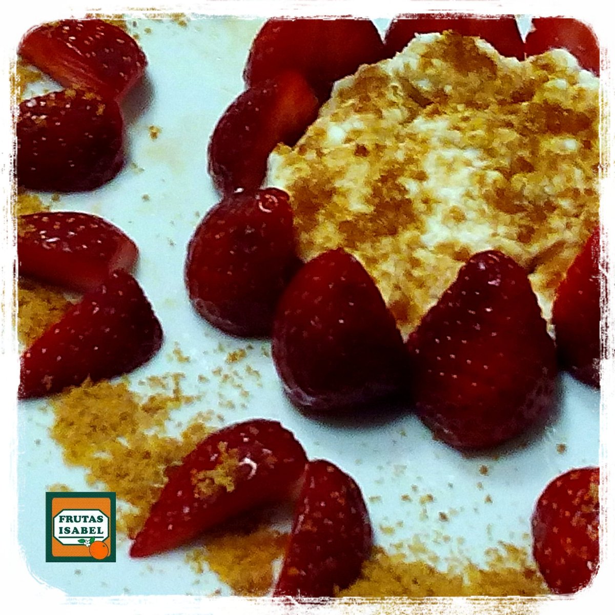 Isabel_SMB's tweet photo. Estamos en temporada de #fresas. Y una idea podia ser #fresas, #requeson  y un poquito de #azucardecaña y a degustar https://t.co/1iUSX5Ei6G