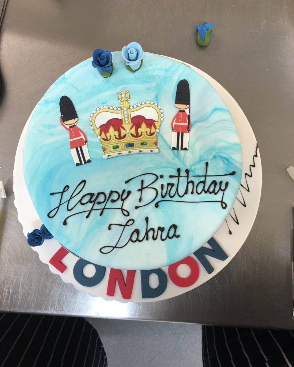 This cake says it all!! 🇬🇧❤️ #LoveLondon #LondonMarathon #londonislovinit 🍻🎉🎈❤️