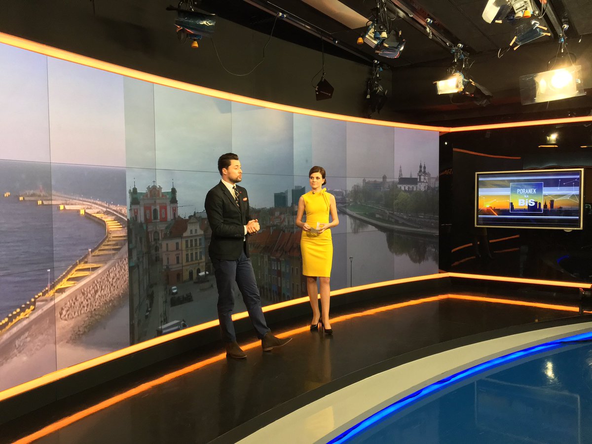 P_Stockinger's tweet photo. Z Maciejem Dolegą :) W #PoranekNaBiS także najnowsza #PrognozaPogody https://t.co/5Y9YxJyPm2