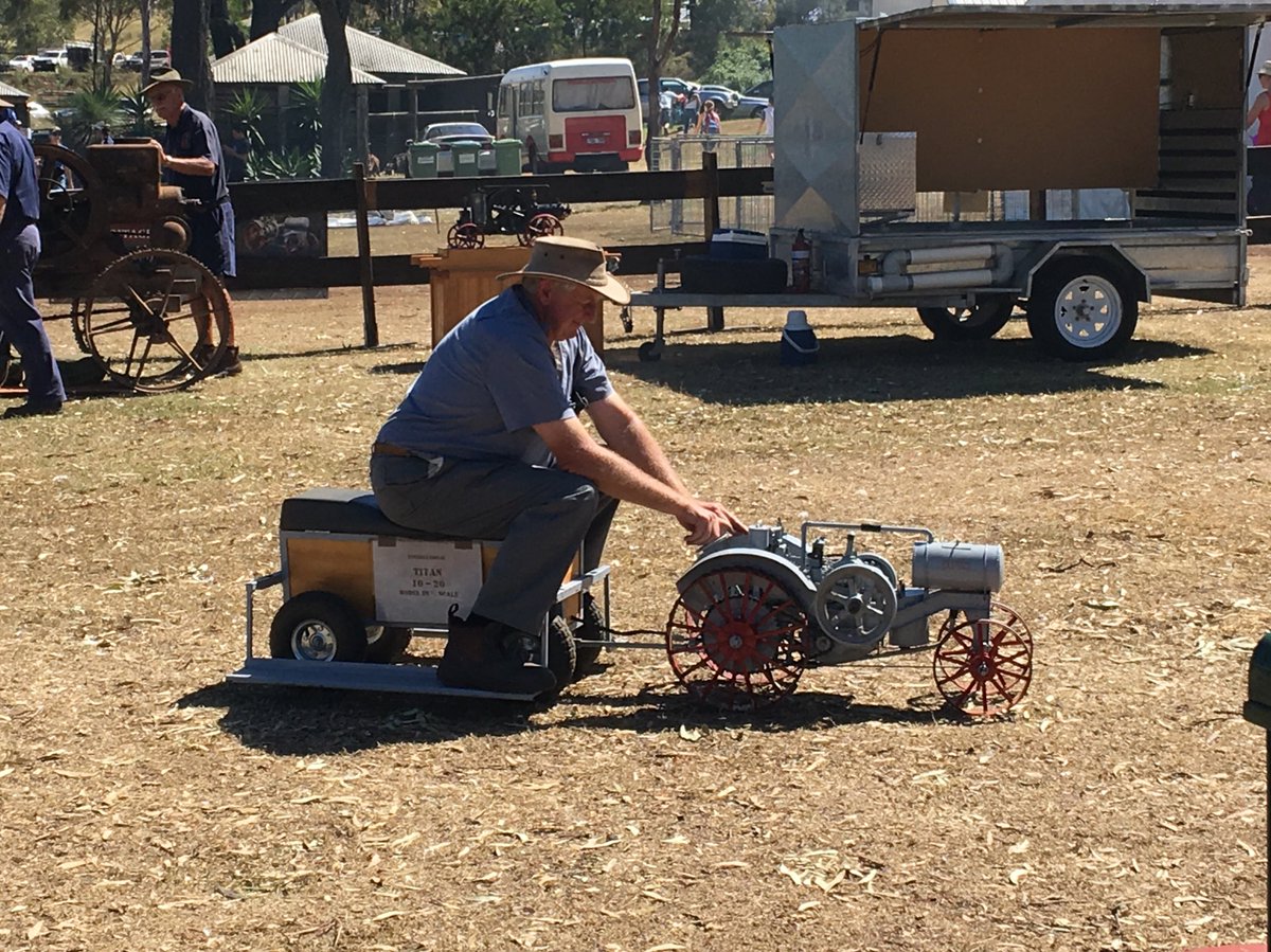 Cait_Crowley's tweet photo. Sometimes bigger isn't better... #agchatoz #tinytractor #goyougoodthing https://t.co/iWbOwMdsKV
