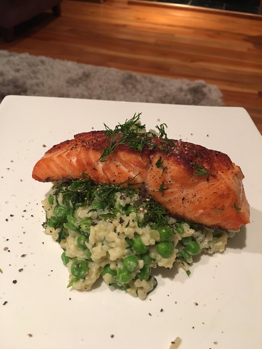 So dayum good👍🏻 crispy skin salmon with pea nd spinach risotto😍
 <a href="/MyFoodBagNZ/">My Food Bag NZ</a> .