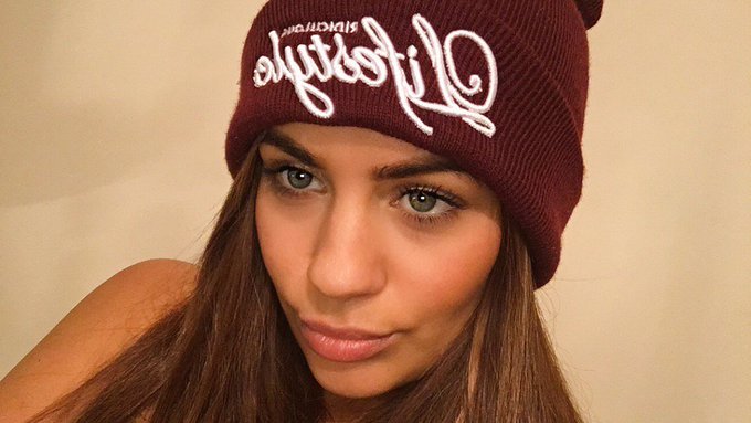Massively unimpressed to be back to woolly hat weather 😒✌🏼️@ridiculous89 https://t.co/wVkIOsVQBo<a href="/tag/sisters"class="tags"><span>#sisters</span></a>
