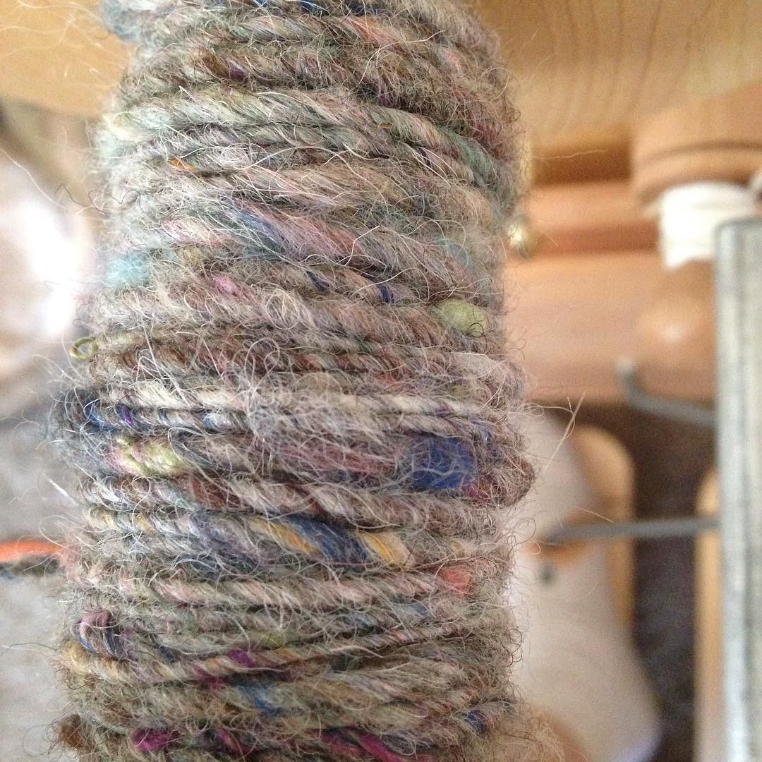 DragonwoolSheep's tweet photo. from mystudioodd :: Spinning up the junkyard batt.. #spinning #spinningwool #spinningwheel #fiberart #fiber #fiberb… https://t.co/PJv9giO96K