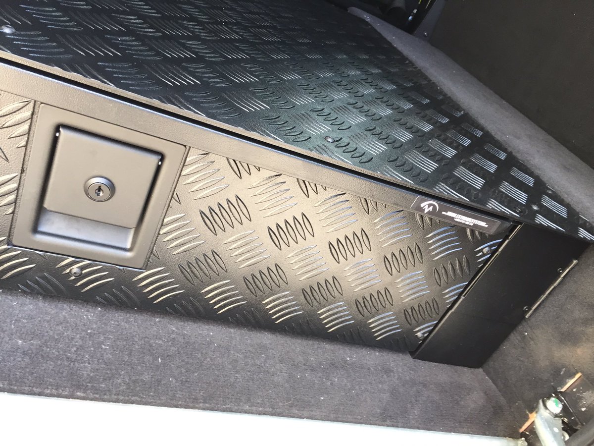 MobileStorage2's tweet image. Looking for quality storage drawers and chests for #LandRover ? Look no further mobilestoragesystems.net
