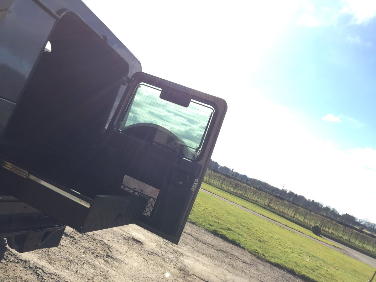 MobileStorage2's tweet image. Looking for quality storage drawers and chests for #LandRover ? Look no further mobilestoragesystems.net