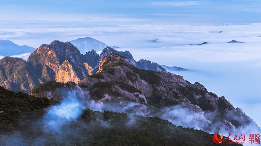 Echinanews's tweet photo. #ChinaTravel:Sea of clouds in Huangshan, one of most amazing natural sceneries in China https://t.co/6kkJOdyObO
