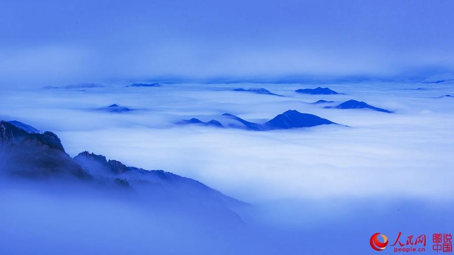 Echinanews's tweet photo. #ChinaTravel:Sea of clouds in Huangshan, one of most amazing natural sceneries in China https://t.co/6kkJOdyObO