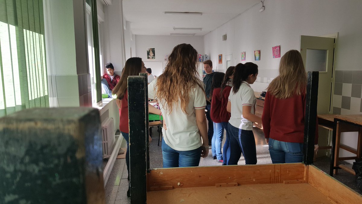 ziledeforta's tweet photo. Grupo encargado de bailes creando nuevos bailes #proyectomueca https://t.co/vKfK4q7VmS