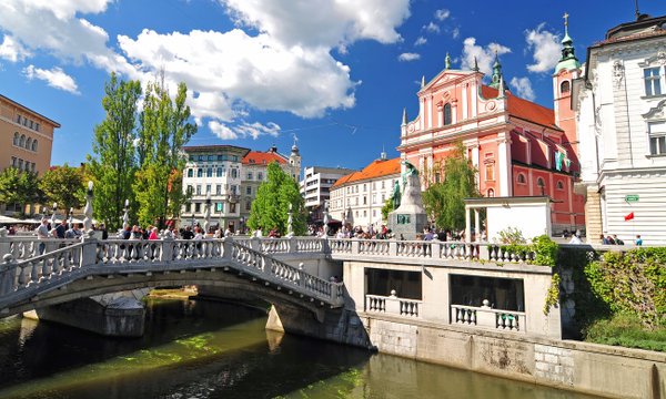 GuardianTravel's tweet photo. Ljubljana, Slovenia: what to see plus the best hotels, bars and restaurants https://t.co/1Sqxm18pDn https://t.co/uQZtBAYtRs
