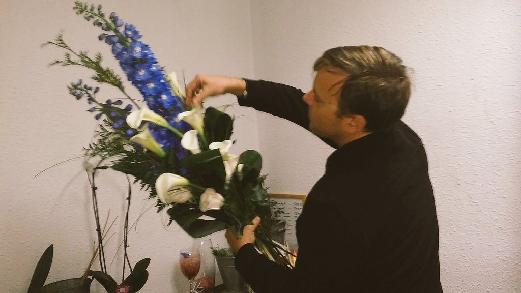 BalaguerAFloral's tweet photo. Abierta nuestra agenda de #eventos2016 #floristeria #vicar #balanegra #almeria #floreres #tufloristeriadeconfianza https://t.co/SxTwfvx5Mx