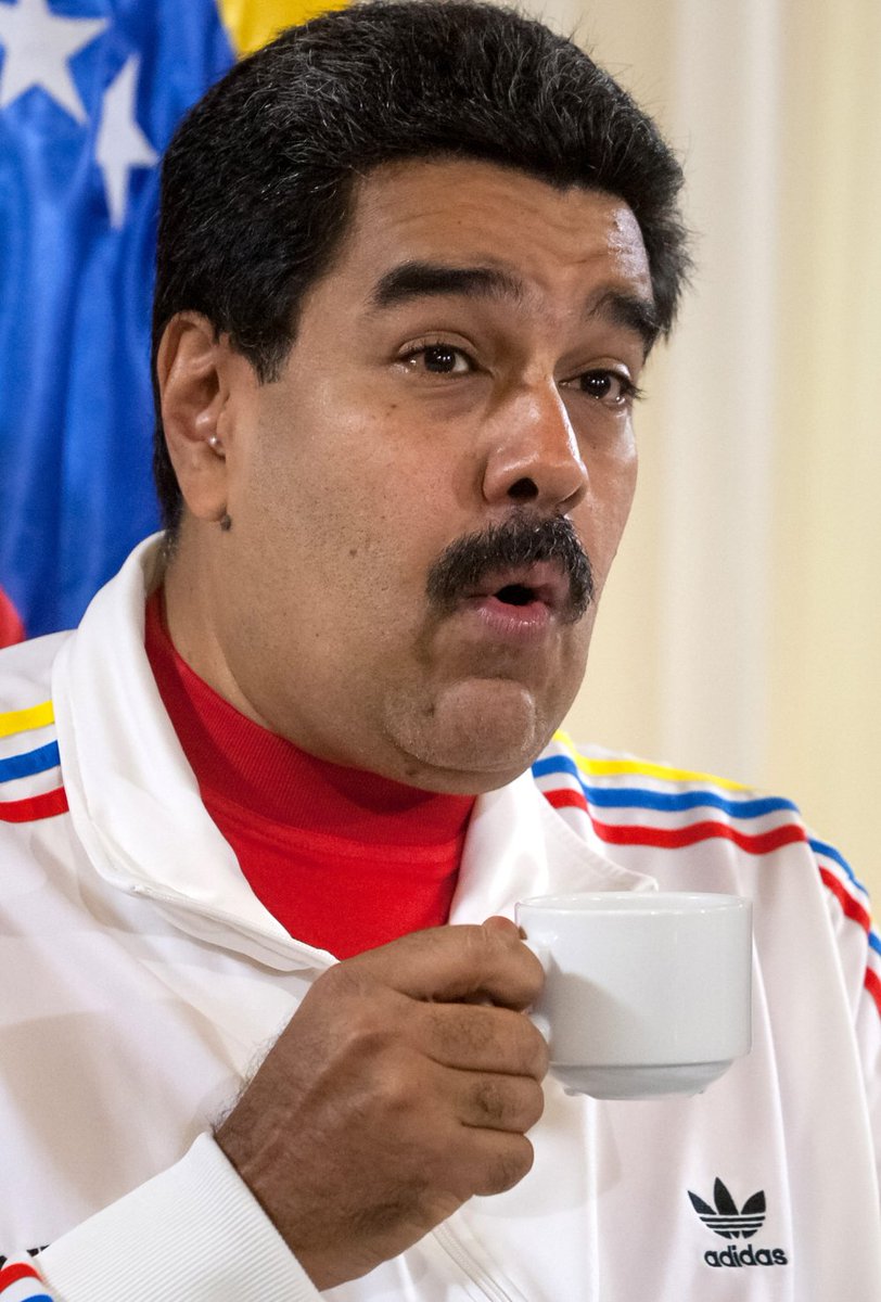 elEconomistaes's tweet photo. #Venezuela decreta los viernes como "día no laborable" para reducir el consumo eléctrico https://t.co/3RCdv5Y76y https://t.co/zq2g0SaK86