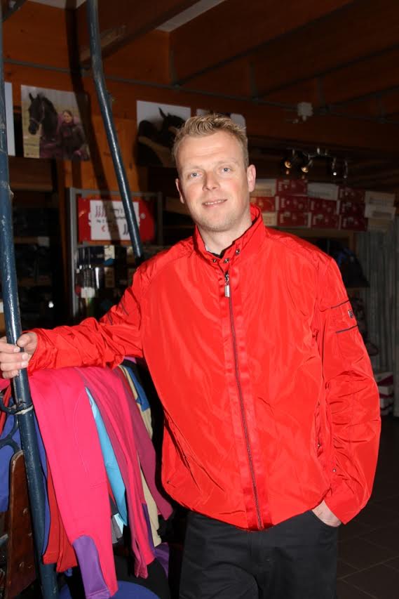 Janbulero's tweet photo. Leuke kleding bij @BrRoden  voor een betaalbare prijs. https://t.co/o2GbvEBIbS