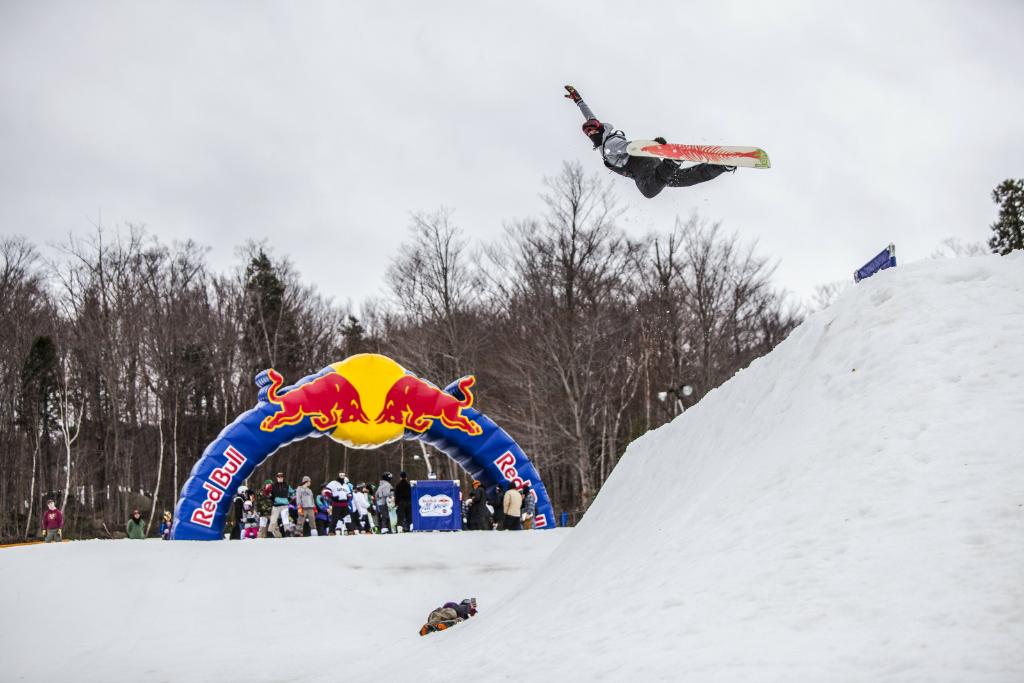 RBContentPool's tweet photo. Editorial use images from Red Bull #AllSnow #freestyle #snowboarding event at @LoonMtn, USA https://t.co/kSqSA9bF9n https://t.co/5rrXA1H0rz