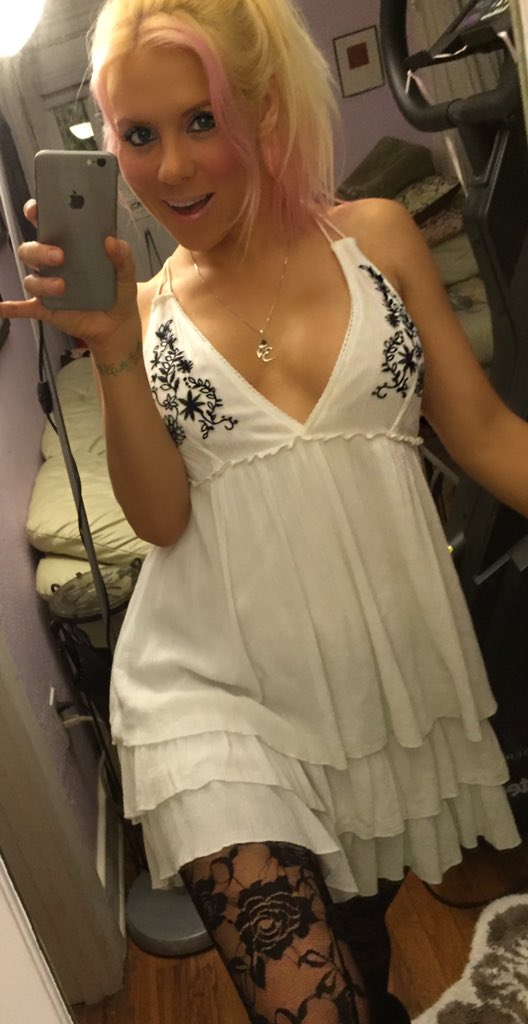 Not sure if I posted any of these :) anyway there's moi right now!! https://t.co/ekxL4Q8NeU