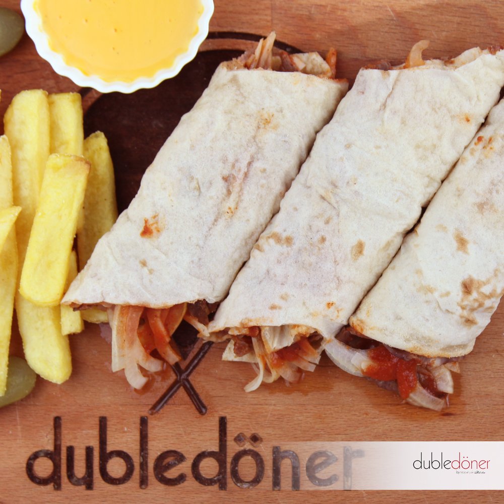 Duble Döner’de soslu soğanlı bir kaçamak yap.