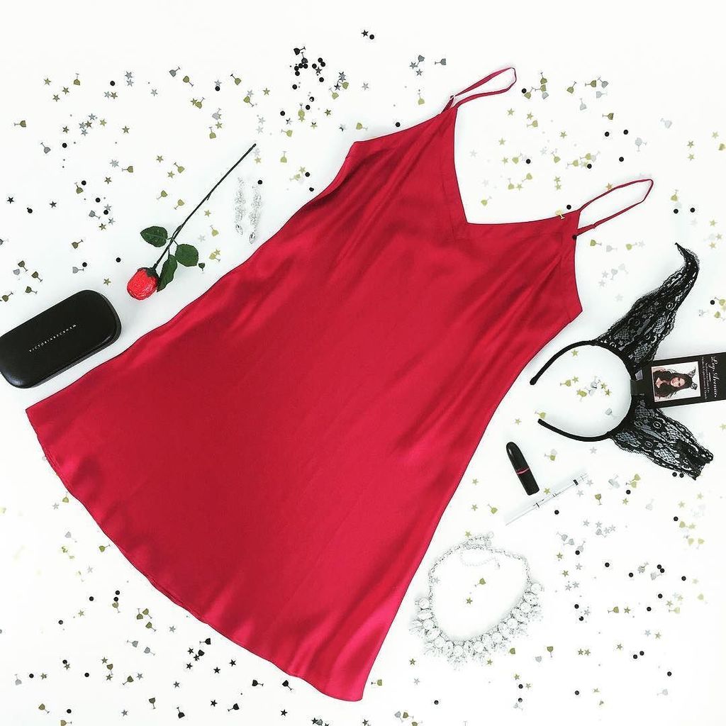 TLB_AU's tweet photo. Thursday night, Date night 💋 Shop the Ginia silk nightdress with link in bio ⬆️ #instalove… https://t.co/pmRp0hqY4N https://t.co/9nJq94wDhG