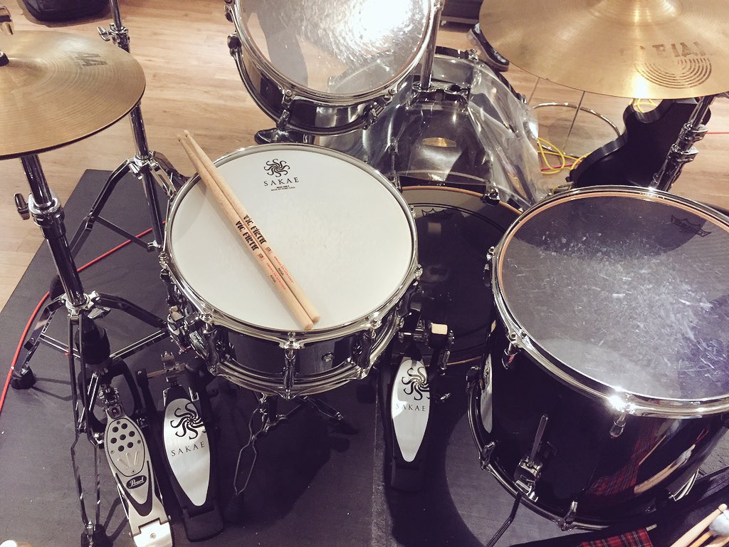 やっとSAKAEのツインペダルとスネア叩いてきた〜✌️✨ ペダルは全く力 