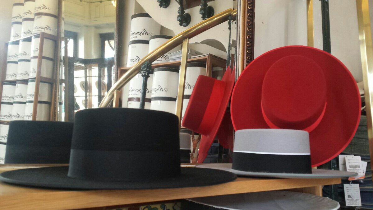 Maquedano_'s tweet photo. Sevillanos de lana. Los #sombreros de #alaancha preparados para pasear por el Real @feriaabrilsevil #Maquedano https://t.co/8d6PxM4SOq