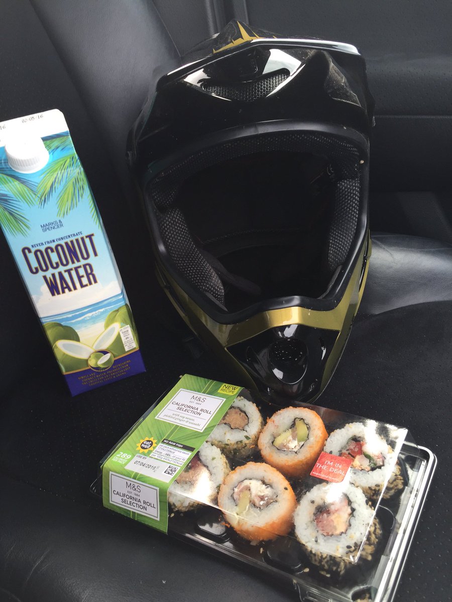 katflaps's tweet image. Pre hammers nutrition.... Listening to oasis is getting me in the zone @oasis