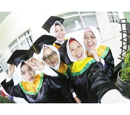 Desiiiiy's tweet photo. sukses bareng teman :D @NadiaaaHsn https://t.co/6qZ8aVcWQg