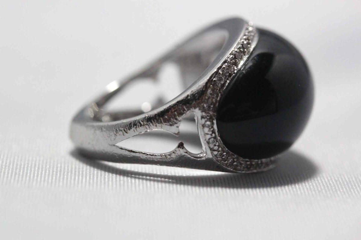 EvoqueAuctions's tweet image. This black jade cocktail ring is up for sale at website:  evoqueauctions.co.uk/auctions/Black… 

#jade #cocktailring