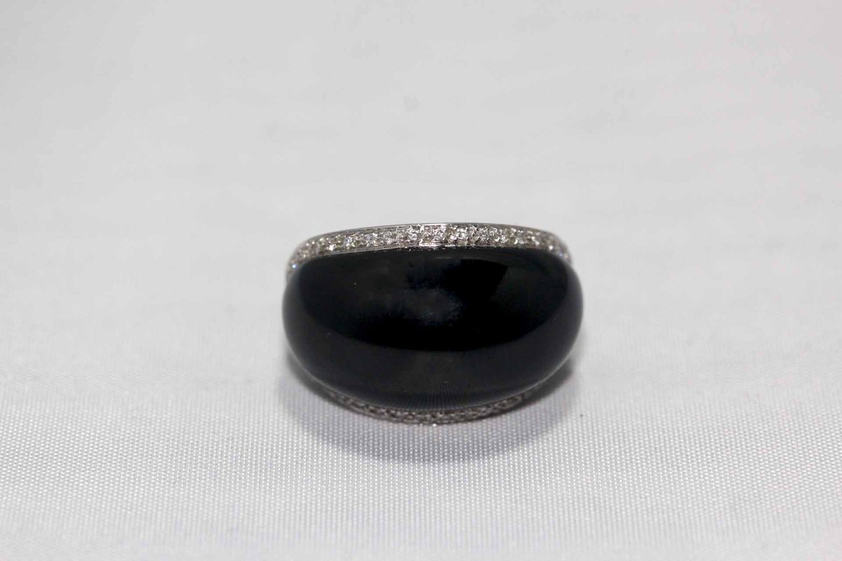 EvoqueAuctions's tweet image. This black jade cocktail ring is up for sale at website:  evoqueauctions.co.uk/auctions/Black… 

#jade #cocktailring