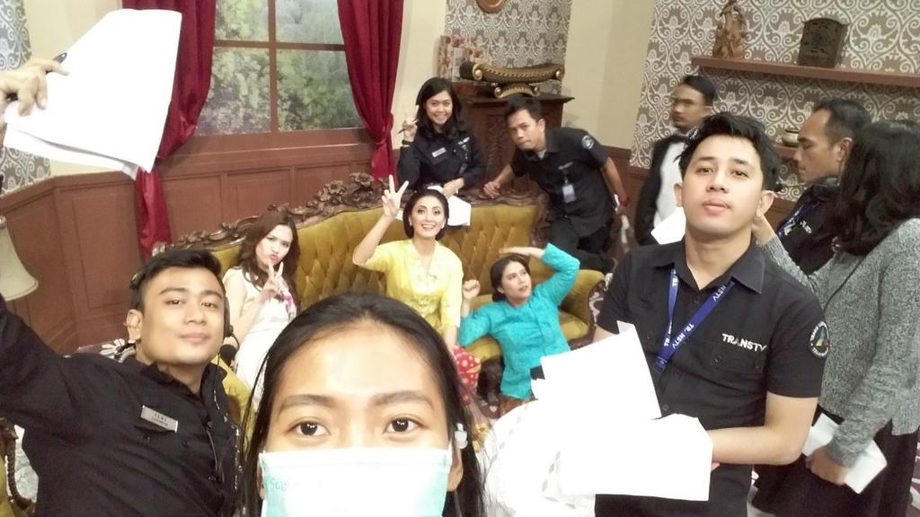 KTD_TransTV's tweet photo. On set #komeditempodoeloe! :) @TRANSTV_CORP https://t.co/3GJ4K2Y7SG