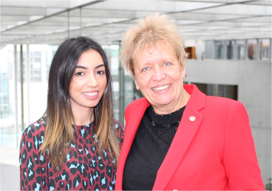 UlliNissen's tweet photo. Spannendes Praktikum im Deutschen Bundestag #spdffm #spdbt #lghessen https://t.co/QbM1xKmAcr https://t.co/aX3ca8acMZ