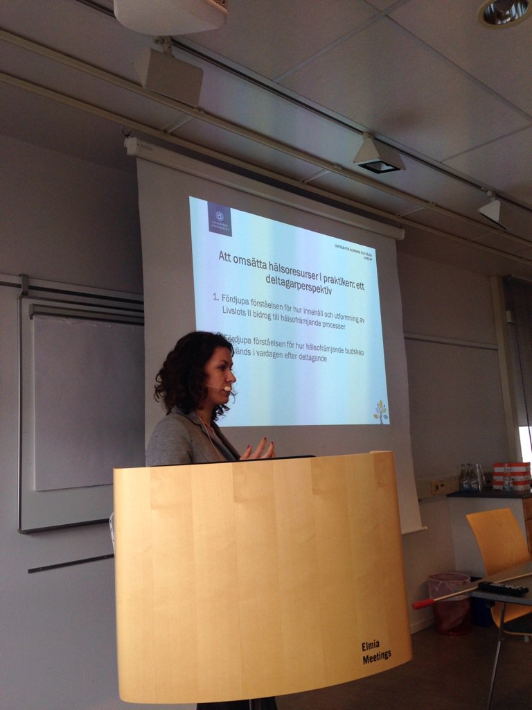 ResearchFresh's tweet photo. #ElmiaÄldre2016 Emmelie Barenfeld berättar om sin forskning. https://t.co/MvxYkPEbeb