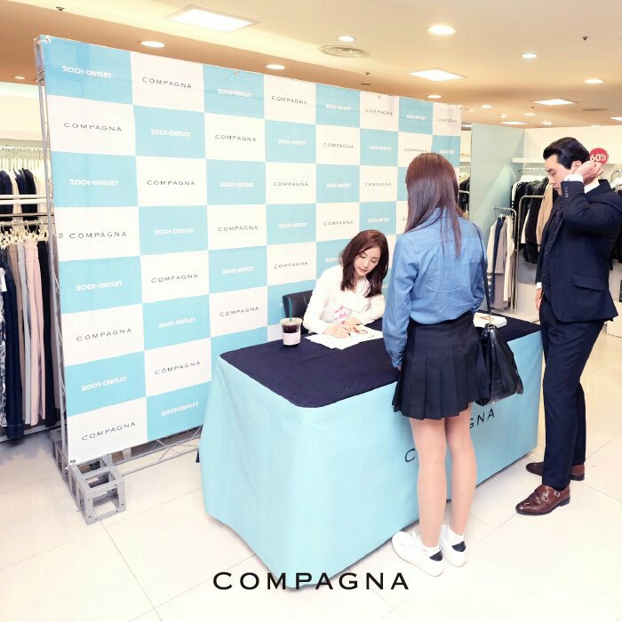 PMYIFANSUNITED's tweet photo. #ParkMinYoung at #COMPAGNA Fan-signing Event on Apr6
#CompagnaMuse
#ParkMinYoung👑
cr.COMPAGNA Kakao Story via HKMYFC https://t.co/XkQfXSkAaA