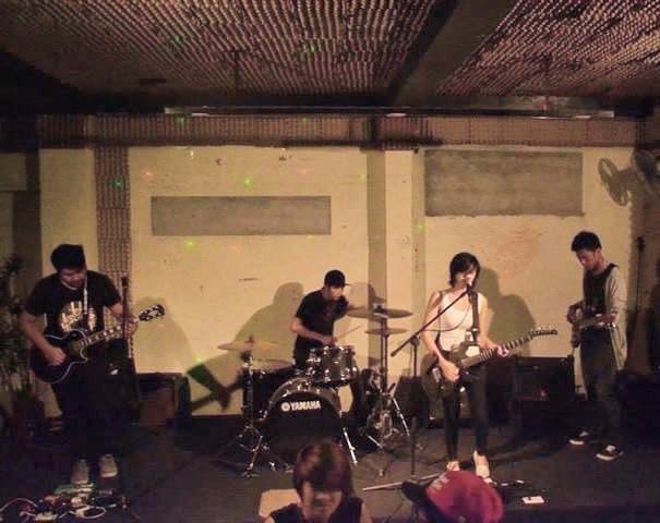 loopphilippines's tweet image. From our first out of town gig. August 23, 2013 at Sa'Less Bar - Tekanplor. #throwbackthur… ift.tt/1RFVx12