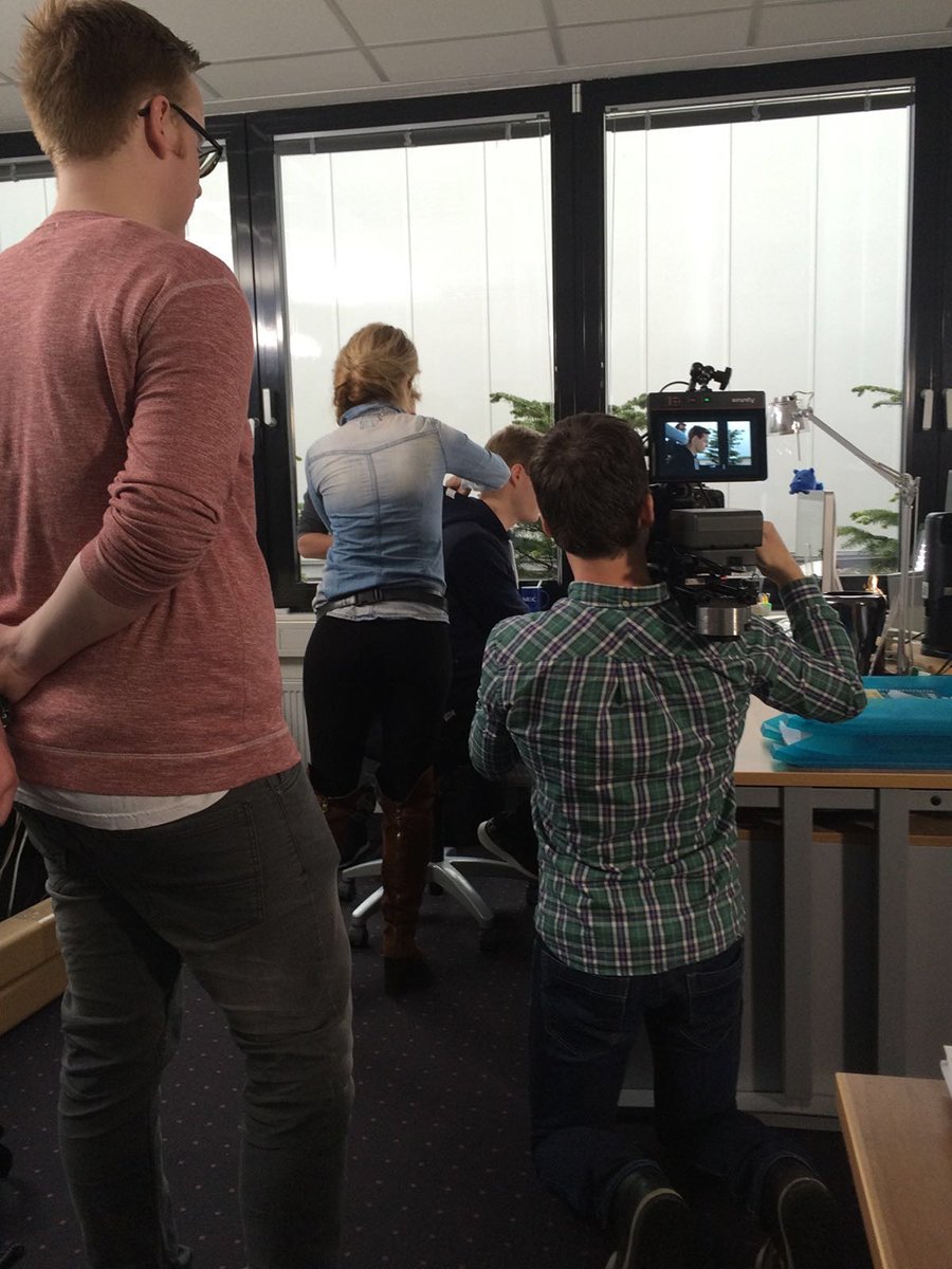 ComLineTeam's tweet photo. Filmarbeiten bei ComLine – was das wohl wird wenn es fertig ist?! #face2face2016 https://t.co/ibTj0s3ZAt