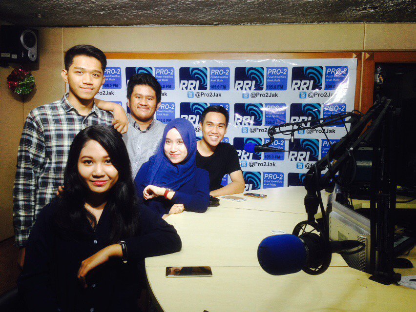 PRO2FMJKT's tweet photo. Ini dia teman-teman @PSM_UB lagi ikutan #NumpangNampang . Abis ini mereka mau nyanyi loh. Dengerin ya :) https://t.co/Gp7QR2cE5M
