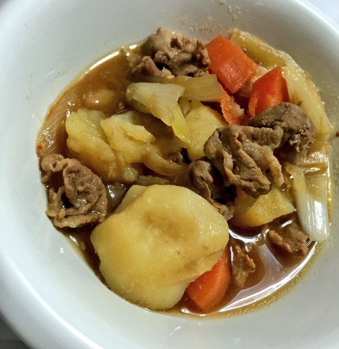 みんな詳しい！ちなの持ってる知識と違ってお勉強なりました✏️ありがとう🙆  焼肉のタレで作った簡単肉じゃが&hellip;🍖元ホテルの朝食作りのおばぁに褒めてもらえた🙌 https://t.co/5DazZ9Bue