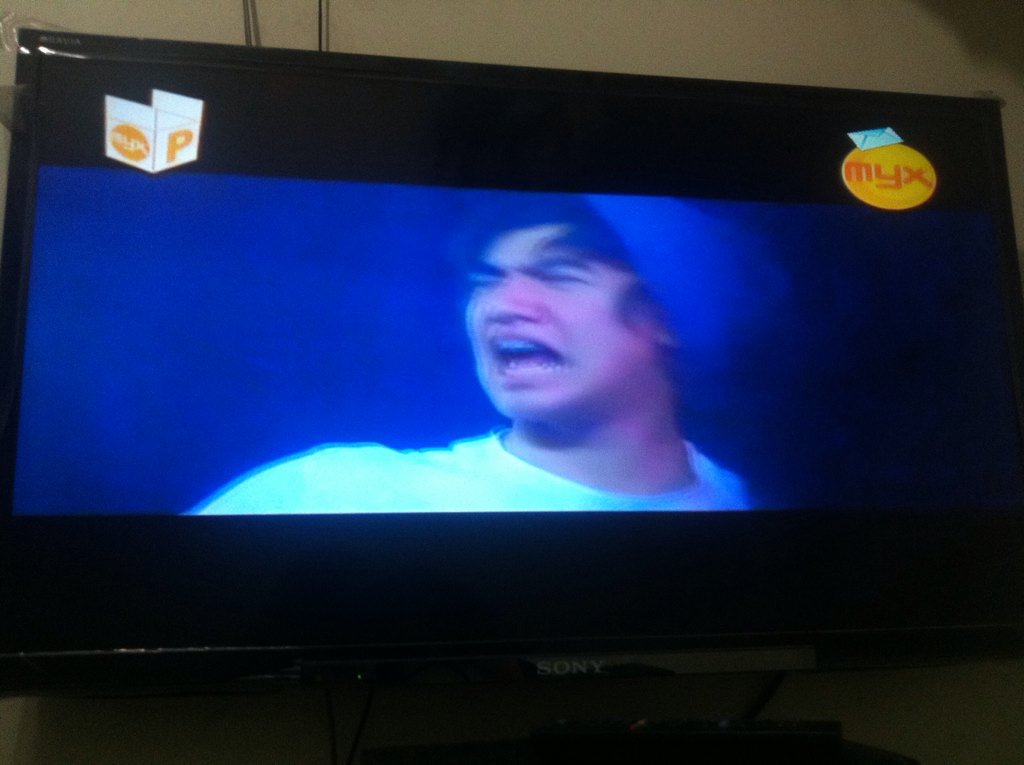 badlandslvke's tweet image. They&apos;re playing &apos;Out Of My Limit&apos;!! #MYXPresents5sos 😜