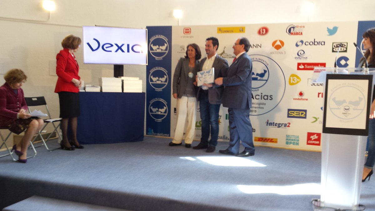 VexiaEU's tweet photo. Reconocimiento a @Vexiaeconav por el Banco de Alimentos de #Madrid en @GranRecogidaMad GRAcias https://t.co/FBLNWZ7Qx2