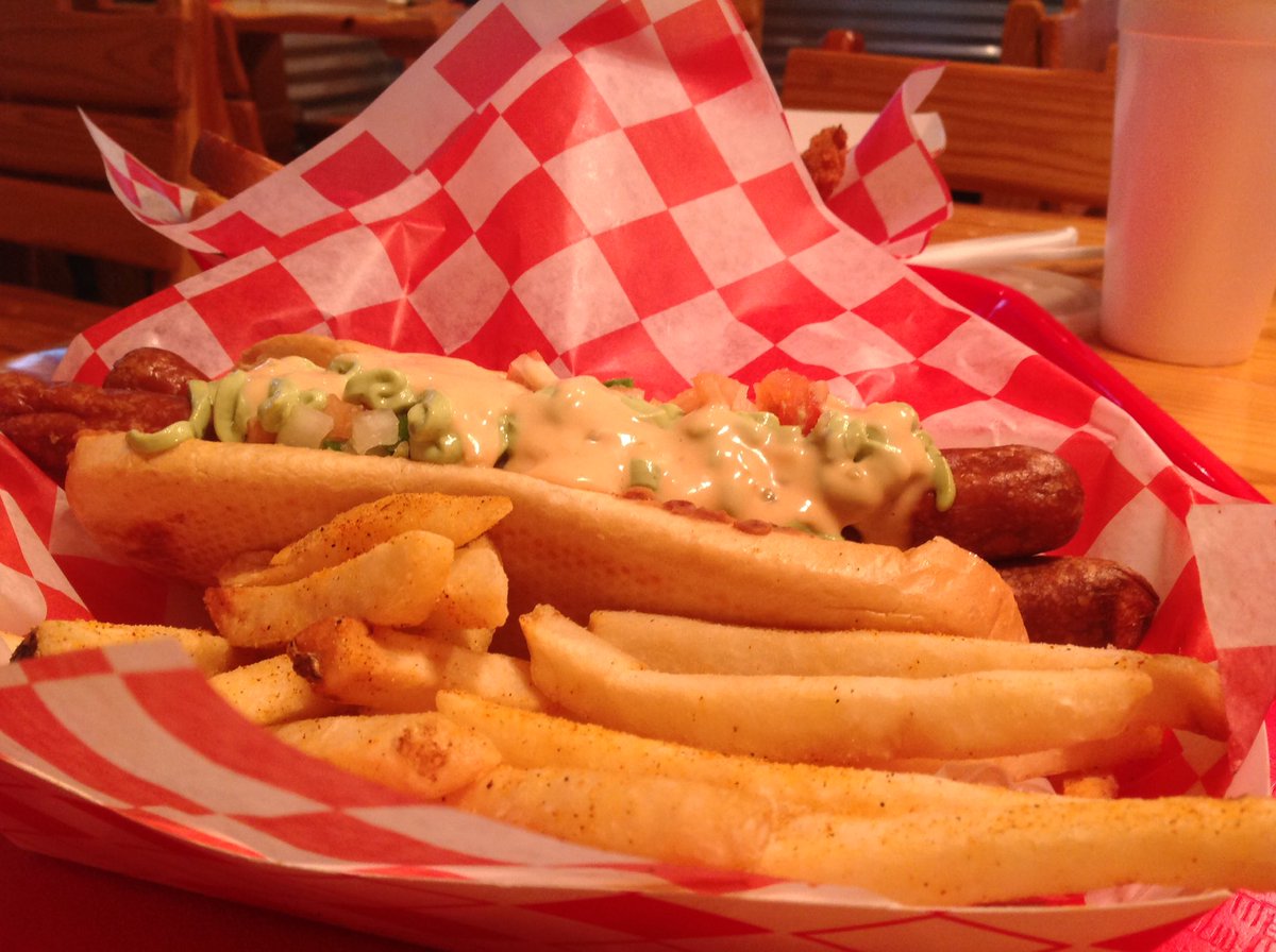 MHurstMedia1's tweet photo. #NeighborhoodEats is in south #SATX at #MadMack's! On the menu? See on @KENS5 at 6a. #kens5news https://t.co/Neiahm3bIa