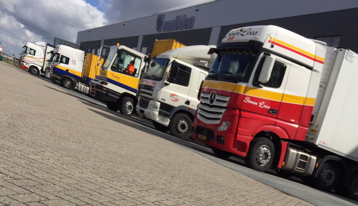 Als je goed kijkt zie je 4 van de top 5 spelers in de #fmcg @BakkerGroep logistiek <a href="/SimonLoos/">Simon Loos</a> @GSNEL_LOGISTICS