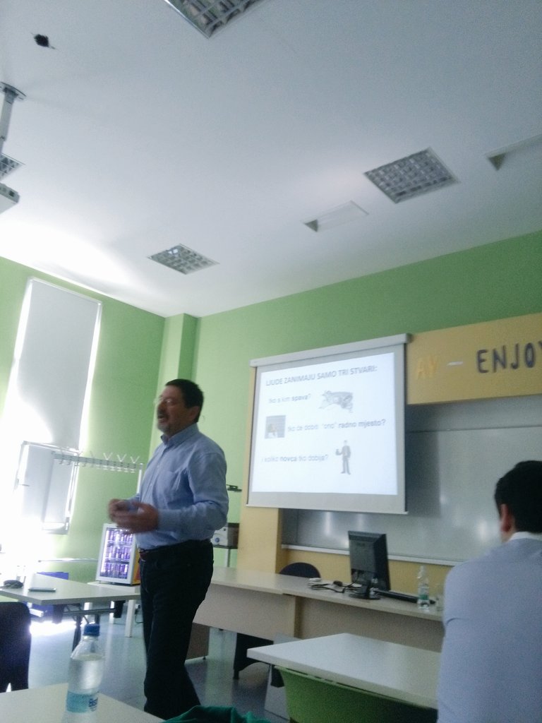 Javnost percipira organizaciju 90% onime sto radi i 10% sto komunicira. <a href="/Preclarus_PR/">Preclarus</a> <a href="/EFOsijek/">Ekonomski fakultet</a> #danimarketinga